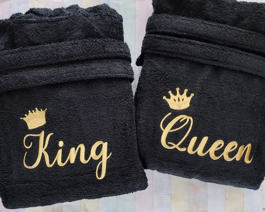 King and Queen with crowns - Set of two terry cloth hooded bathrobes for couples - For him and her - Machine embroidered