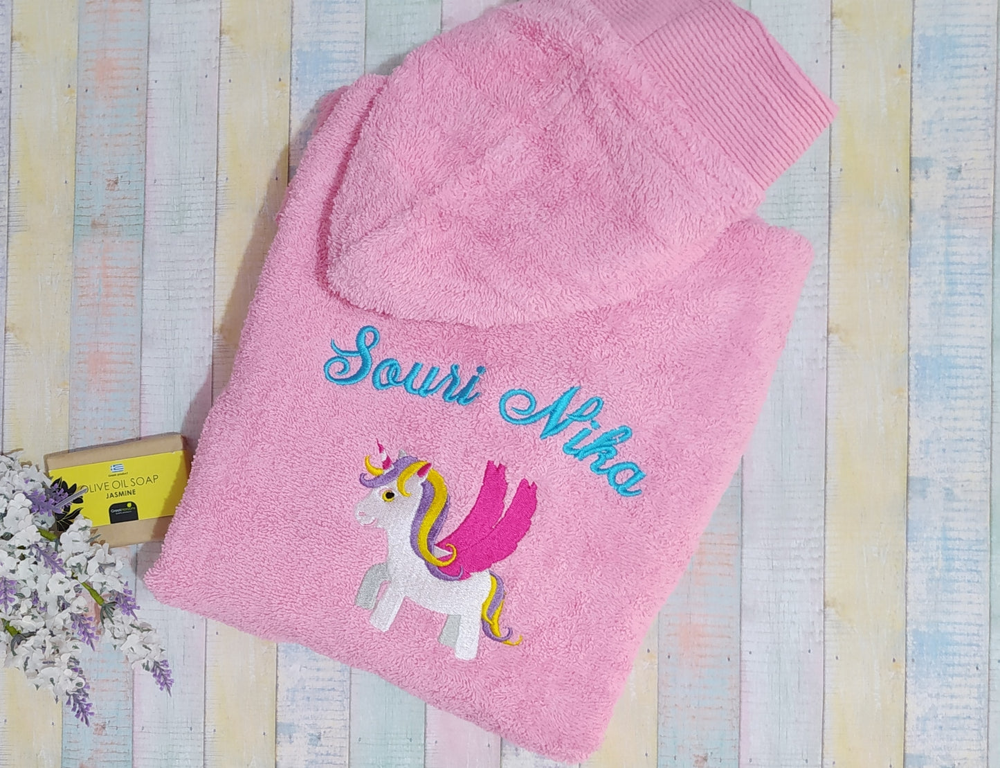 Unicorn and name - Terry cloth hooded bathrobe for kids - Machine embroidered