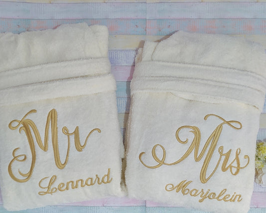 Mr and Mrs and names - Set of two terry cloth hooded bathrobes for couples - For him and her - Machine embroidered