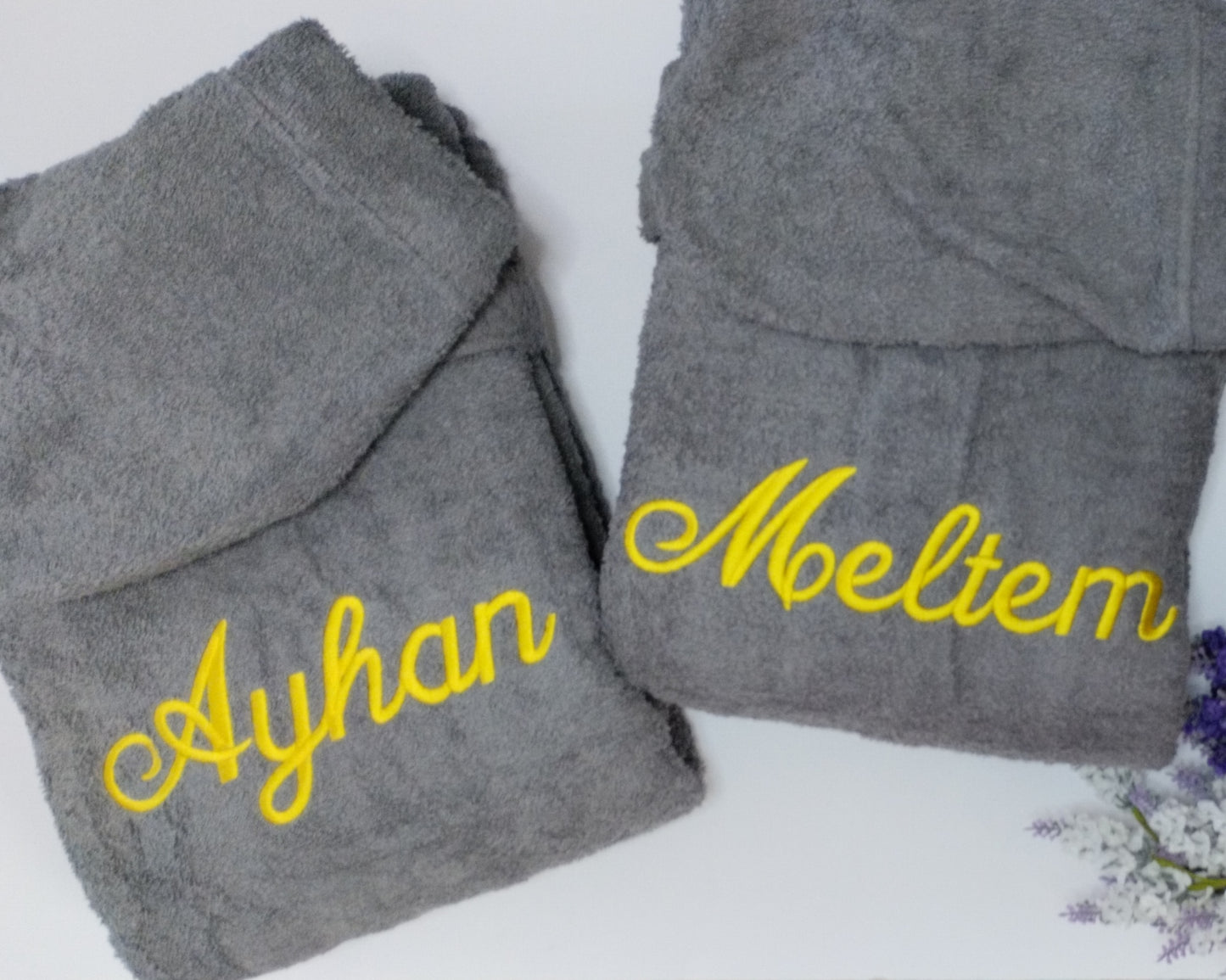 Personalized with names - Set of two terry cloth hooded bathrobes for couples - For him and her - Machine embroidered