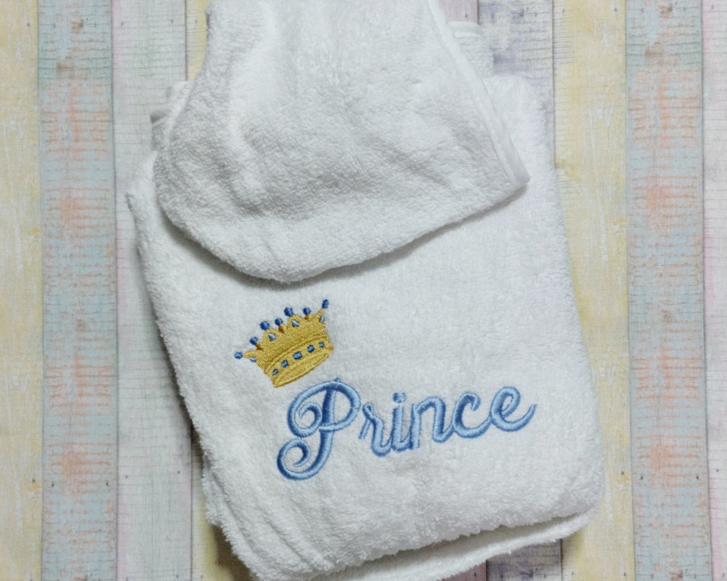 Crown and Prince and name - Terry cloth hooded bathrobe for babies - Machine embroidered